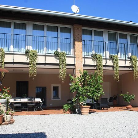 مبيت وإفطار Passirano Cascina San Martino المظهر الخارجي الصورة